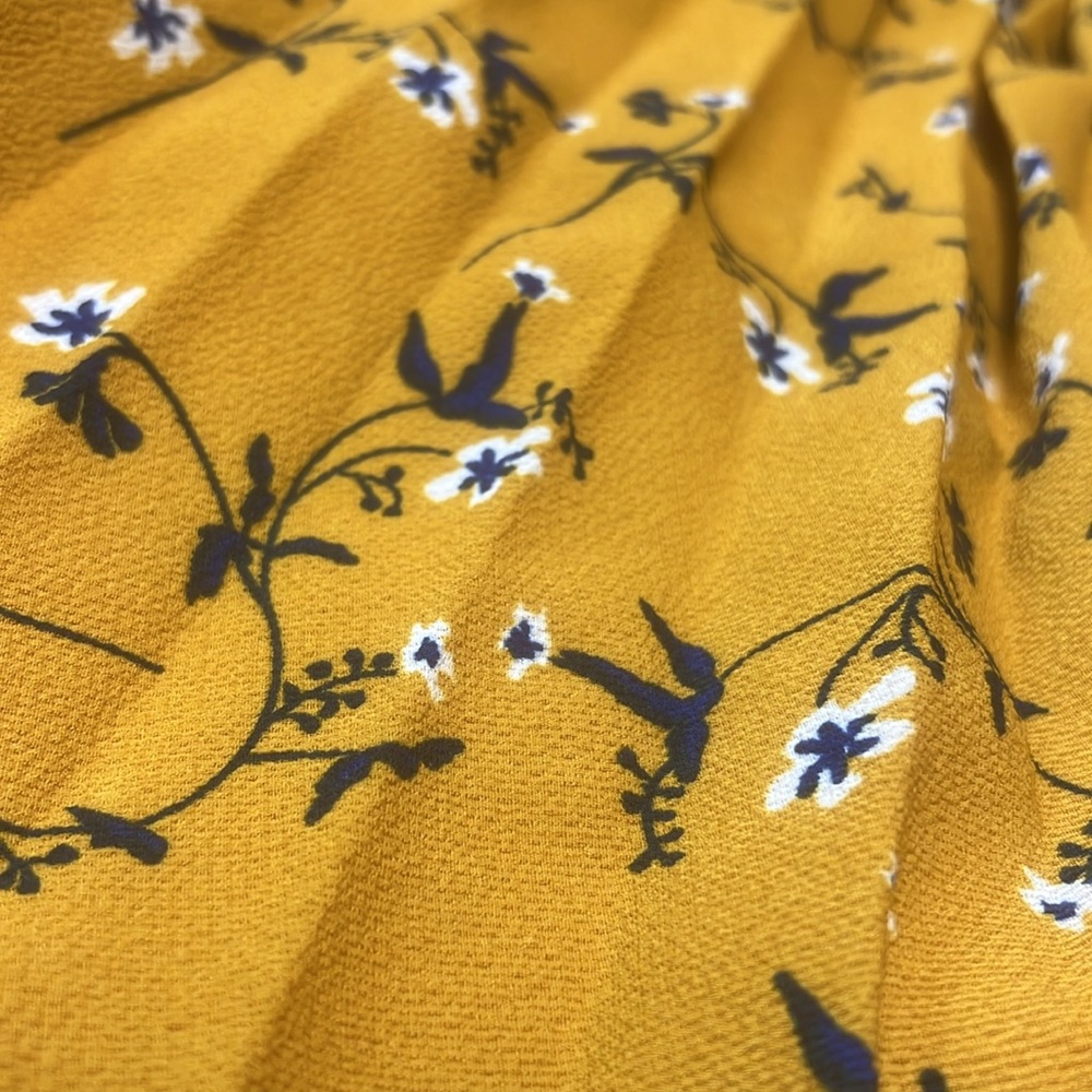 Andi + James Pleated Skirt with Floral Print in Mustard Yellow. Size L - Picture 10 of 10